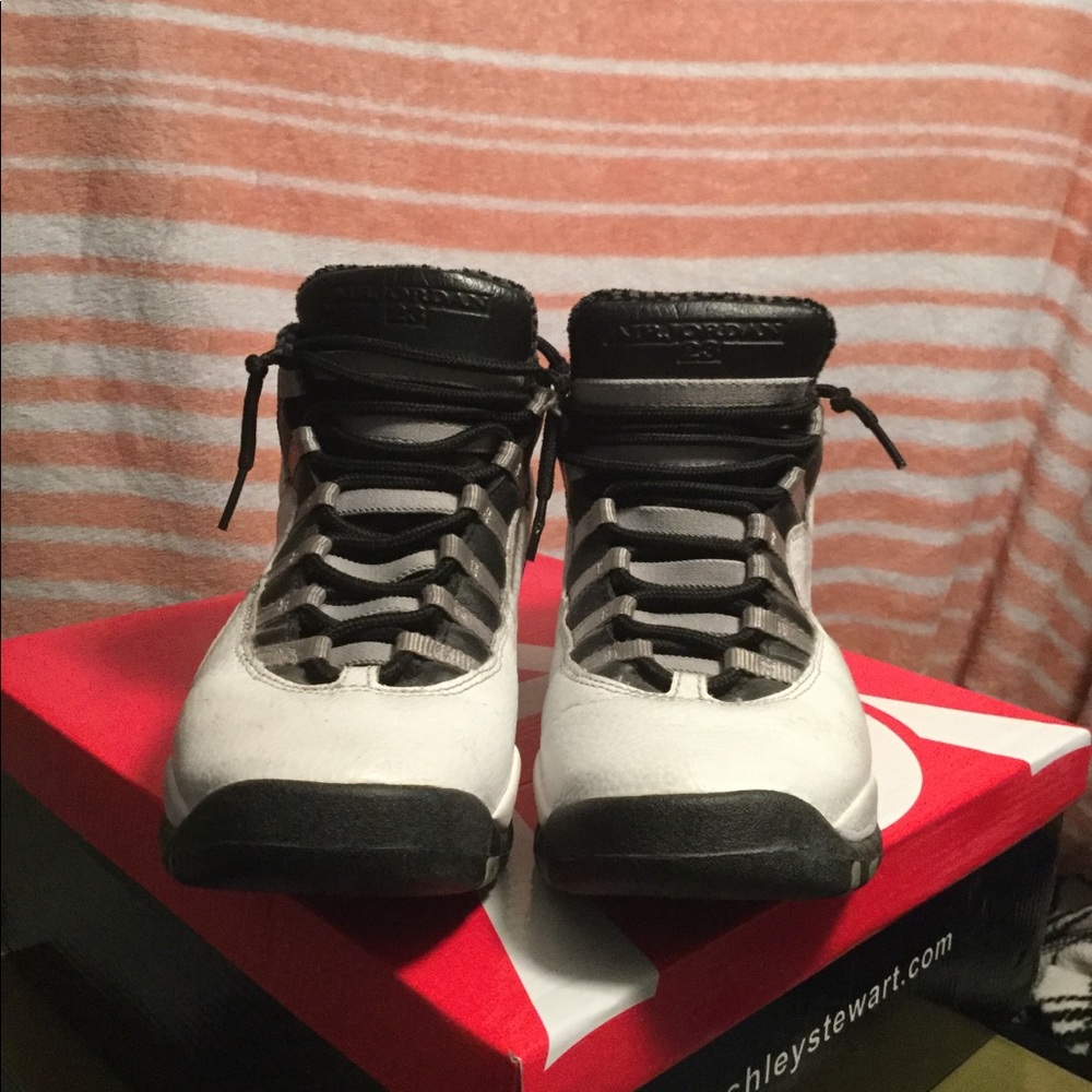 Jordan’s - Picture 2 of 3